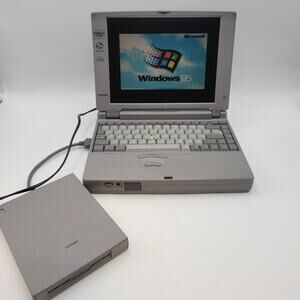 Vtg Toshiba Satellite Pro Series 425CDT /810 PA1225U Pentium Works Powers On